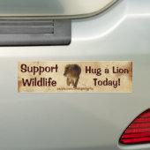 HUG A LION Funny Wildlife Support Bumpersticker (Op auto)