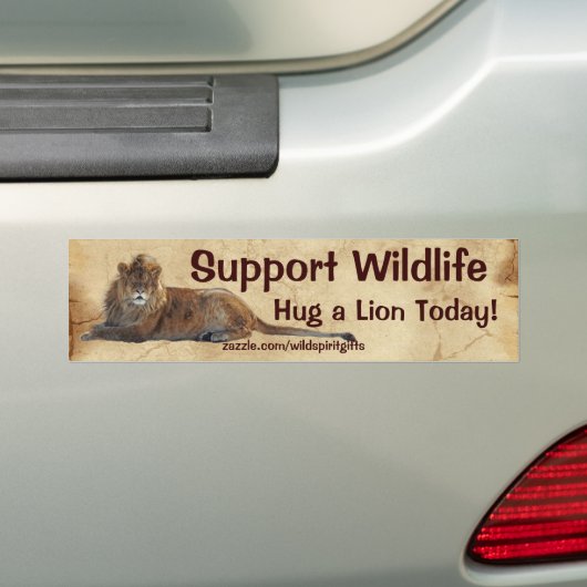 HUG A LION Wildlife Support Bumpersticker (Op auto)