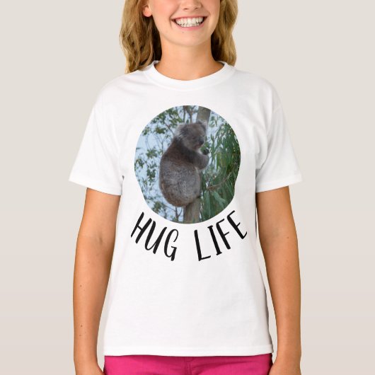 Hug Life Cute Funny Koala in een boom T-shirt (Voorkant)