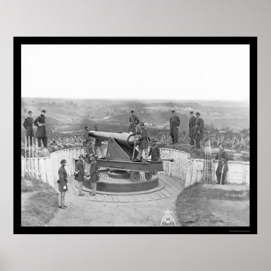 Huge Artillery Pistool and Officers in Washington Poster (Voorkant)