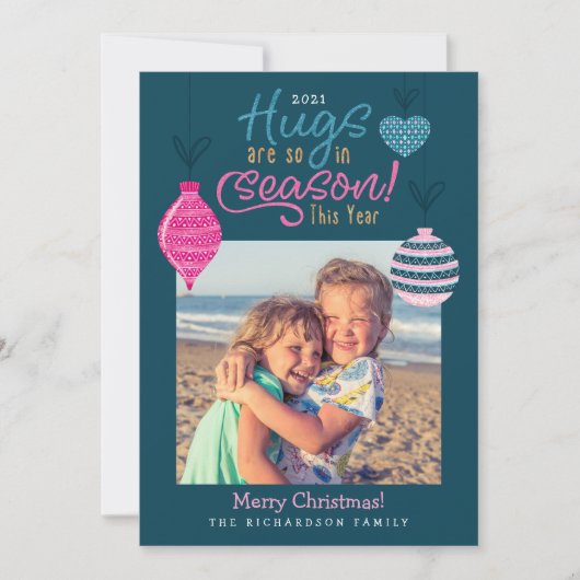 Huggen zijn dit jaar in het seizoen | Fun Family P Feestdagenkaart (Voorkant)