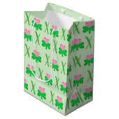 Hugs en Kisses Shamrock and Heart Gift Bag Medium Cadeauzakje (Voorkant Gekanteld)