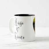 Hugs en Kisses Tweekleurige Koffiemok (Voorkant links)