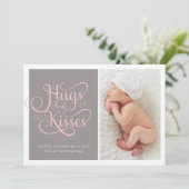 Hugs & Kisses | Baby roze script (Staand voorkant)