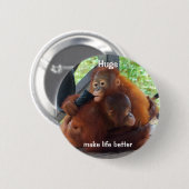 Hugs maakt het leven beter ronde button 5,7 cm (Voorkant /achterkant)