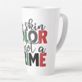 Huidkleur is geen misdaad latte mok (Rechterhoek)