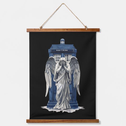 Huilende engel met blauwe politie box 1 hangend wandkleed (Voorkant)