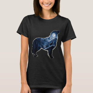 Huilende hond maanverlichte berg bos silhouet kuns t-shirt