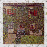 Huis Guardaboschi van Gustav Klimt,  kunst Legpuzzel<br><div class="desc">Het Huis van Guardaboschi (1912) van Gustav Klimt is een Victoriaans kunstsymbolisch schilderij van het tijdperk van de Grote Kunst. Een uitzicht aan de buitenkant van een landhuis met bloemen en planten in de ramen en met een op de muren gekweekt ijs. Een blauwe bank staat tegenover het huis die...</div>