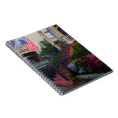 Huis in het historische district in het voorjaar notitieboek (Rechterzijde)