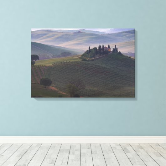 Huis in Toscane in de ochtend mist canvas print (Insitu (Houten vloer))