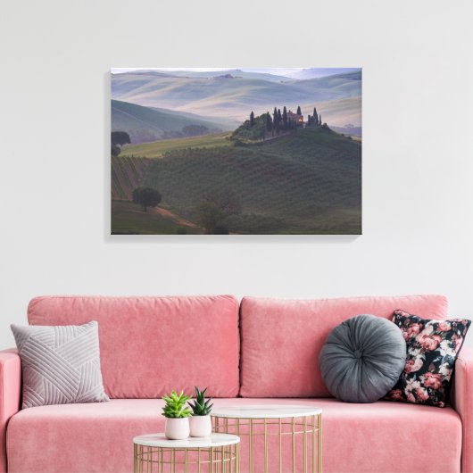 Huis in Toscane in de ochtend mist canvas print (Insitu (Woonkamer))