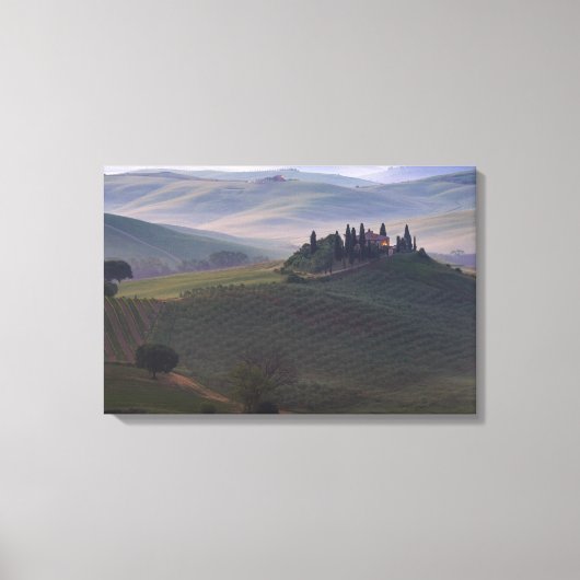 Huis in Toscane in de ochtend mist canvas print (Voorkant)