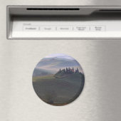 Huis in Toscane in de ochtend mist ronde magneet (Insitu (Vaatwasser))