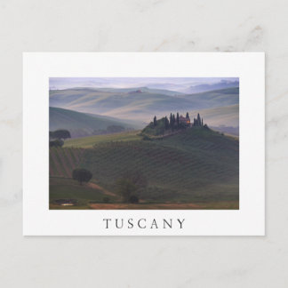 Huis in Toscane in de ochtend mist wit briefkaart