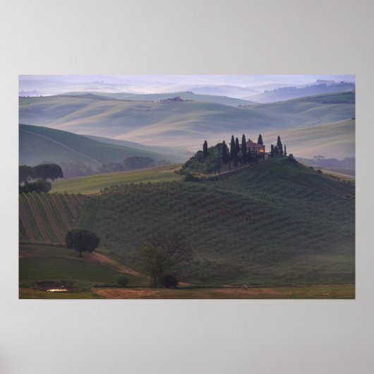 Huis in Toscane in de ochtendnevel poster (Voorkant)