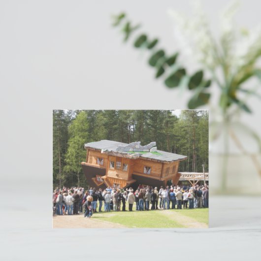 Huis ondersteboven briefkaart (Staand voorkant)