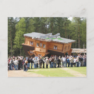 Huis ondersteboven briefkaart