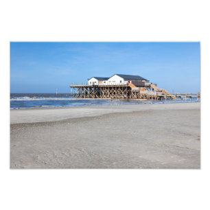 Huis op stelten op het strand van St. Peter Ording Foto Afdruk