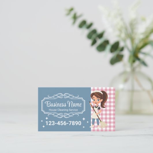 Huis Schoonmaak Service Cartoon Maid Blue & Pink Visitekaartje (Staand voorkant)