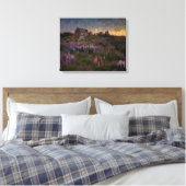 Huis tussen lavendel canvas afdruk (Insitu (Slaapkamer))