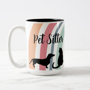 'Huisdieroppas' vrolijke regenboog hond kat silhou Tweekleurige Koffiemok