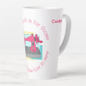 Huishoudelijke humor  naaimachine personaliseert latte mok (Rechterhoek)