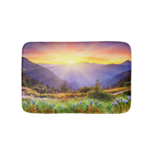 Huishoudelijke zonsondergang in het berglandschap badmat