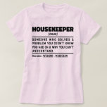 Huishoudster Noun Funny House Cleaner Crew Medewer T-shirt<br><div class="desc">Grappige huishoudster Gezegden "huishoudster iemand die een probleem oplost waarvan je niet wist dat je het had op een manier die je niet kunt begrijpen". Pak dit Funny Housekeeper-ontwerp als een grappig cadeau voor een geweldige moeder,  vader of vriend.</div>
