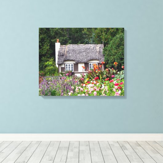 Huisje in de Engelse tuin verpakt Canvas Print (Insitu (Houten vloer))