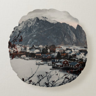 HUISVESTEN NEAR MOUNTAIN AND LAKE ROND KUSSEN