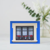 Huisvesting met bloemen in ramen briefkaart (Staand voorkant)