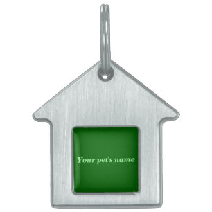 Huisvormige halsband met groene achtergrond en naa huisdieren naamplaatje