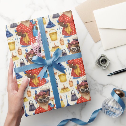 Huisvrouw Kat maakt het huis schoon Cadeaupapier (Geschenken)