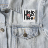 HULP. HOOP. HEAL. VIERKANTE BUTTON 5,1 CM (In situ)