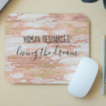 Human Resources Living the Dream Kantoor Work Humo Muismat<br><div class="desc">Dit ontwerp is gemaakt met behulp van digitale kunst. Het kan in het gebied worden aangepast door de klik aan te passen en de naam, initialen of woorden aan te passen. U kunt de tekstkleur en de stijl ook veranderen of de tekst voor een slechts ontwerp van het afbeelding schrappen....</div>