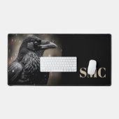 Humeurige Raaf met Monogram Bureaumat (Keyboard & Muis)