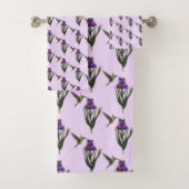 Hummingbird and Iris Flower Pattern Bad Handdoek (Insitu)
