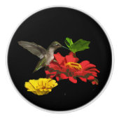 Hummingbird and Zinnia Flowers Ceramic Knob. Keramische Knop (Voorkant)