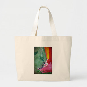 Hummingbird at Feeder Grote Tote Bag