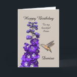 Hummingbird Happy Birthday Sister, Denise Kaart<br><div class="desc">Hummingbird Happy Birthday Sister,  Denise beroemd gemaakt door Catherine Sherman. Een kolibrie nippen nectar uit een paarse delphinium creëer is een prachtige groet voor een verjaardag. U kunt deze kaart personaliseren met elke naam en gelegenheid.</div>