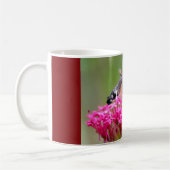 Hummingbird Hawk-moth-vlinder tijdens de vlucht Koffiemok (Links)