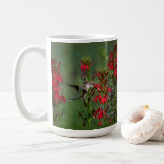 Hummingbird in de luchtkussentel koffiemok (Met donut)