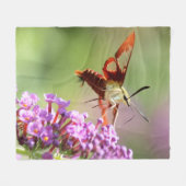 Hummingbird Moth on a Butterfly Struik Fleece Deken (Voorkant (Horizontaal))