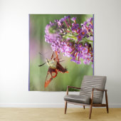 Hummingbird Moth on a Butterfly Struik Wandkleed (In situ)