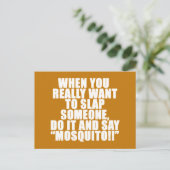 HUMOR ADVICE MOSQUITO SLAP IEMAND LAUGHS JOKKEN Q BRIEFKAART (Staand voorkant)