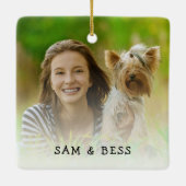 Humor Mijn hond denkt dat ik de Foole Fotonaam Cer Keramisch Ornament (Achterkant)