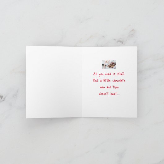 Humorische Valentijn voor chocolade en liefde Kaart (Binnen)