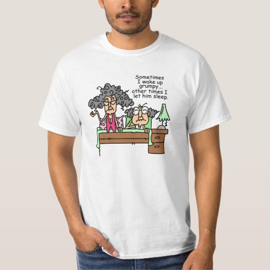 Humoristisch laat chagrijnig slapen t-shirt (Voorkant)