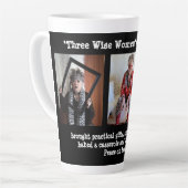 Humoristische Drie Wijze Vrouwen met Kerstmis Latte Mok (Linkerhoek)